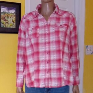Bit and Bridle cowgirl shirt in EUC women's L. Cotton woven print, pink and red